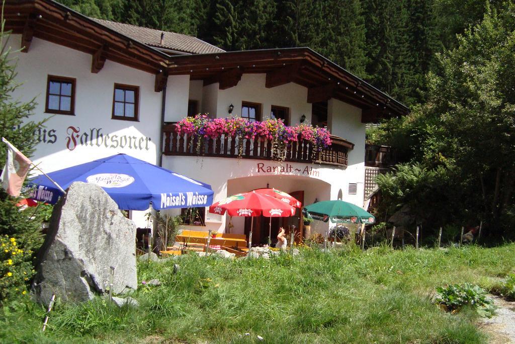 Gasthaus Falbesoner Apartment Gschnitz Екстериор снимка